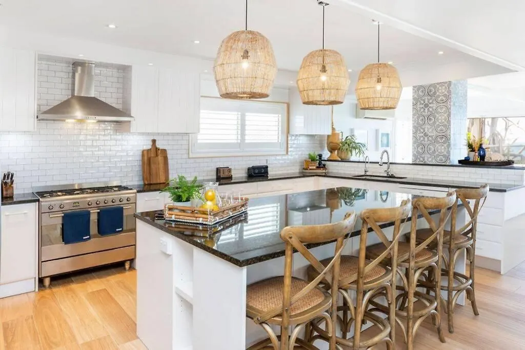 Absolute Beachfront Family Size Home Gold Coast 0*,