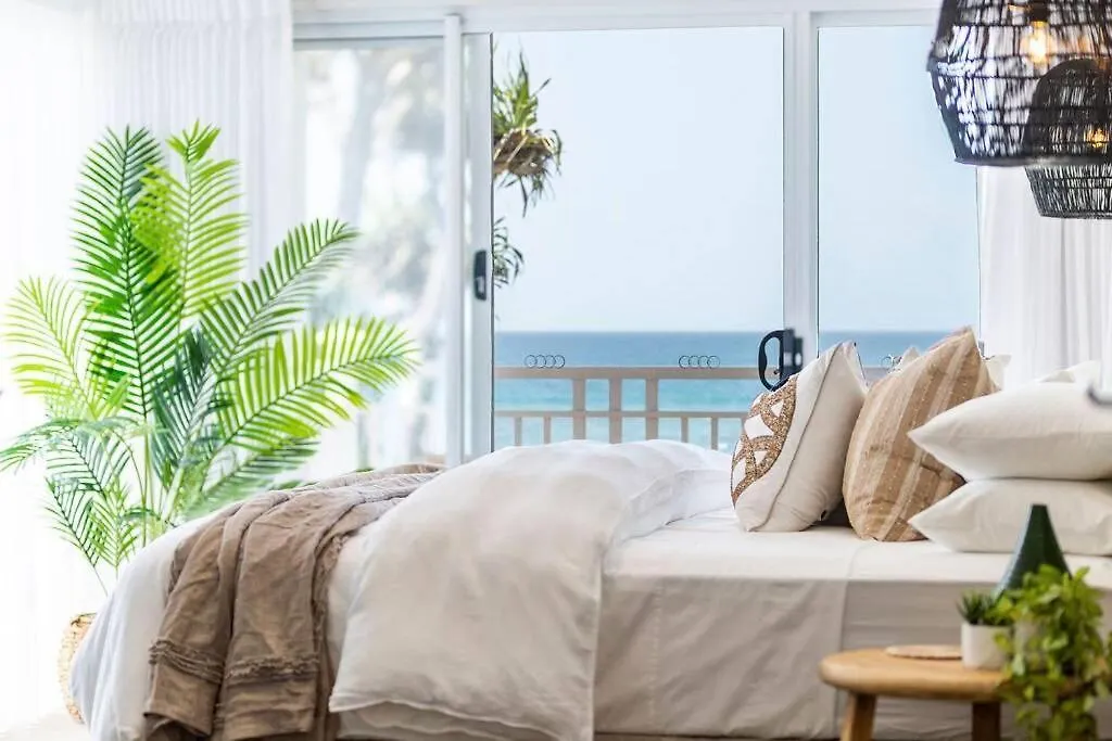 Willa Absolute Beachfront Family Size Home Gold Coast