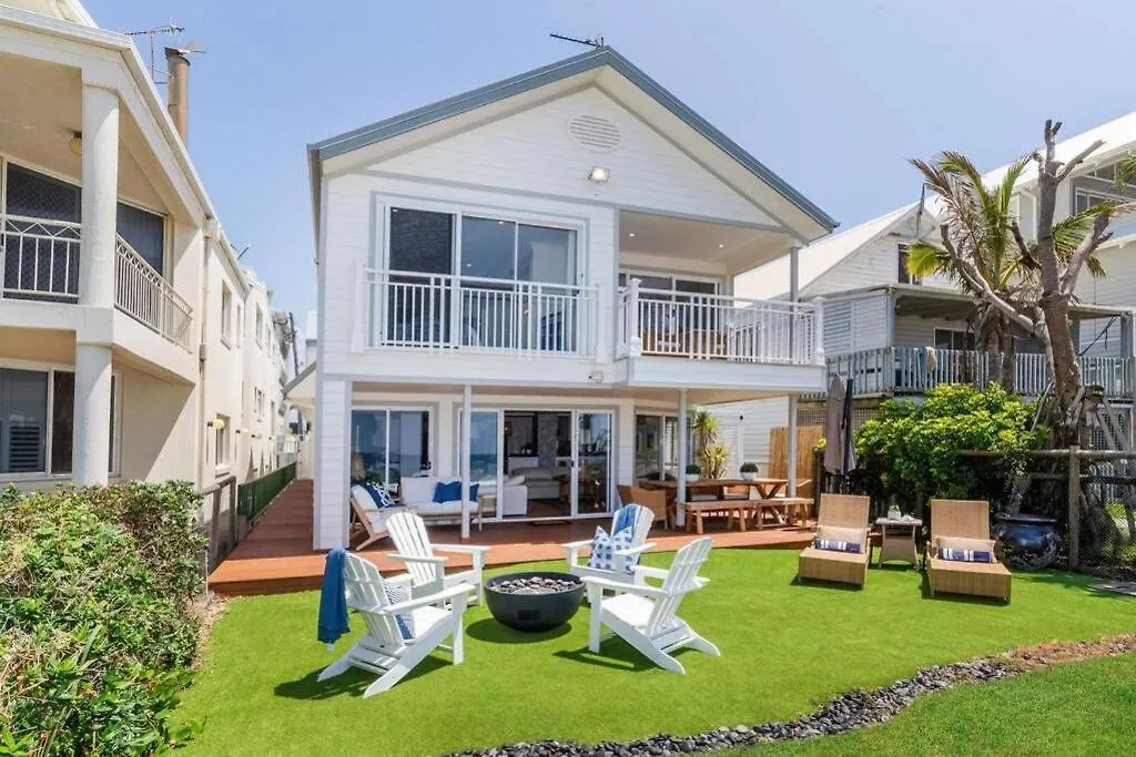 Absolute Beachfront Family Size Home Gold Coast