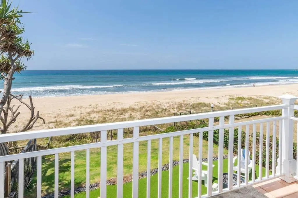 Absolute Beachfront Family Size Home Gold Coast Willa
