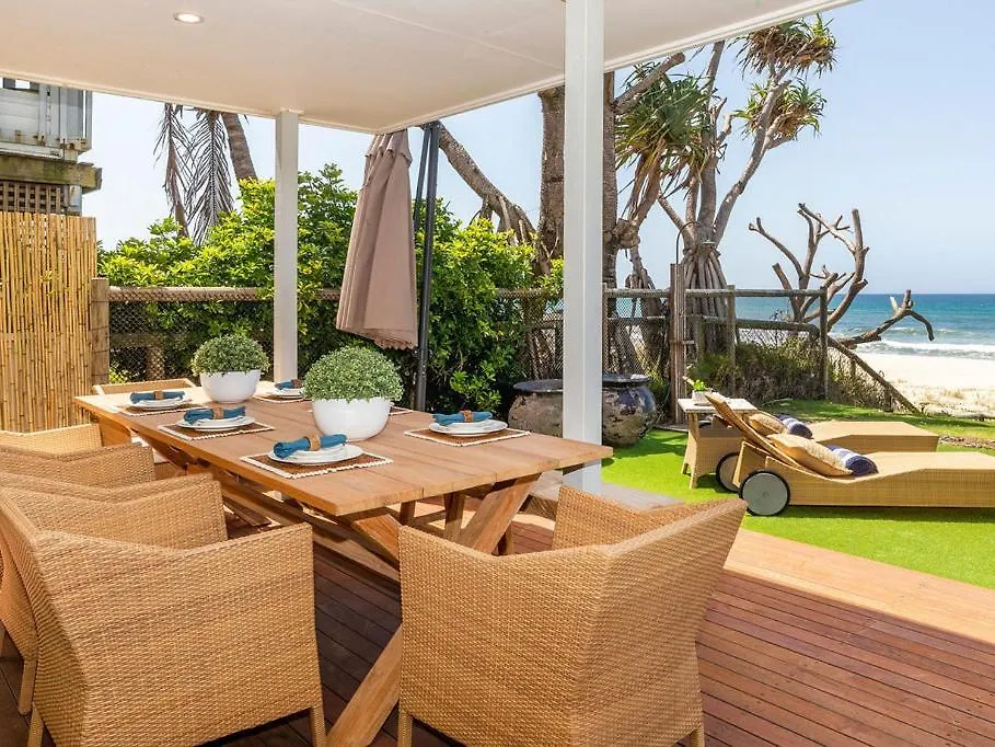 Absolute Beachfront Family Size Home Gold Coast Willa