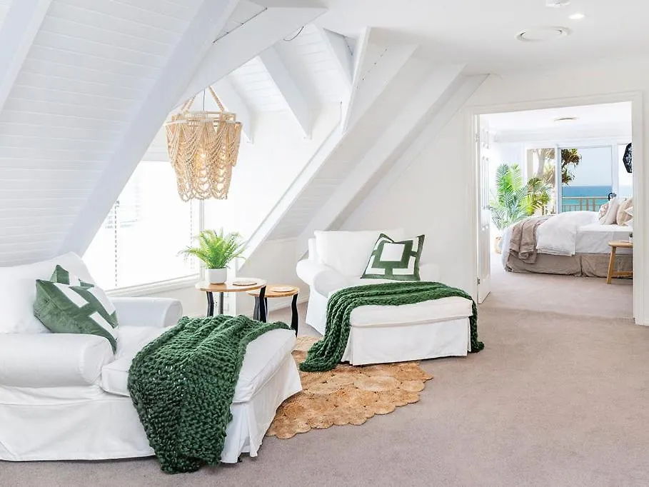 Willa Absolute Beachfront Family Size Home Gold Coast