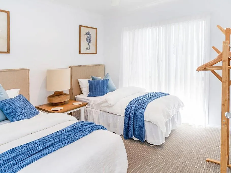 Absolute Beachfront Family Size Home Gold Coast Willa